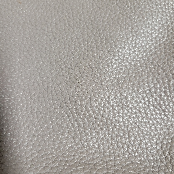 Michael Kors Matilda Leather Shoulder Bag. - Picture 13 of 16